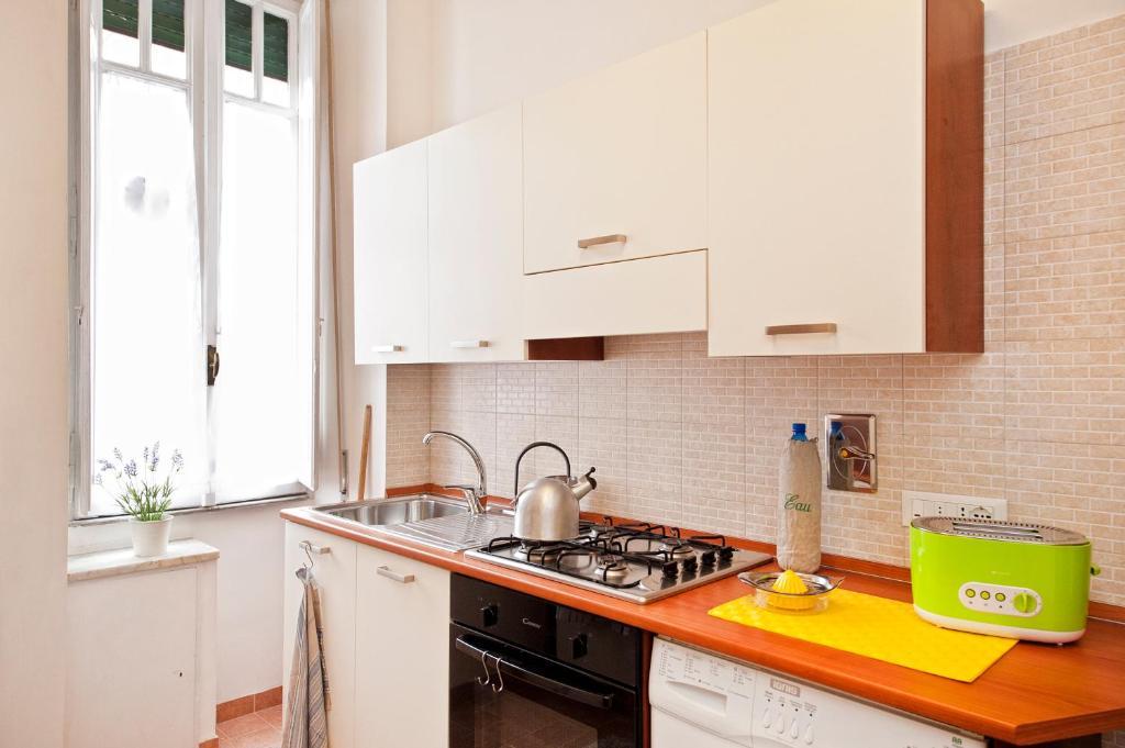 Opera Inn Suites - Rooms And Apartments Рим Екстер'єр фото